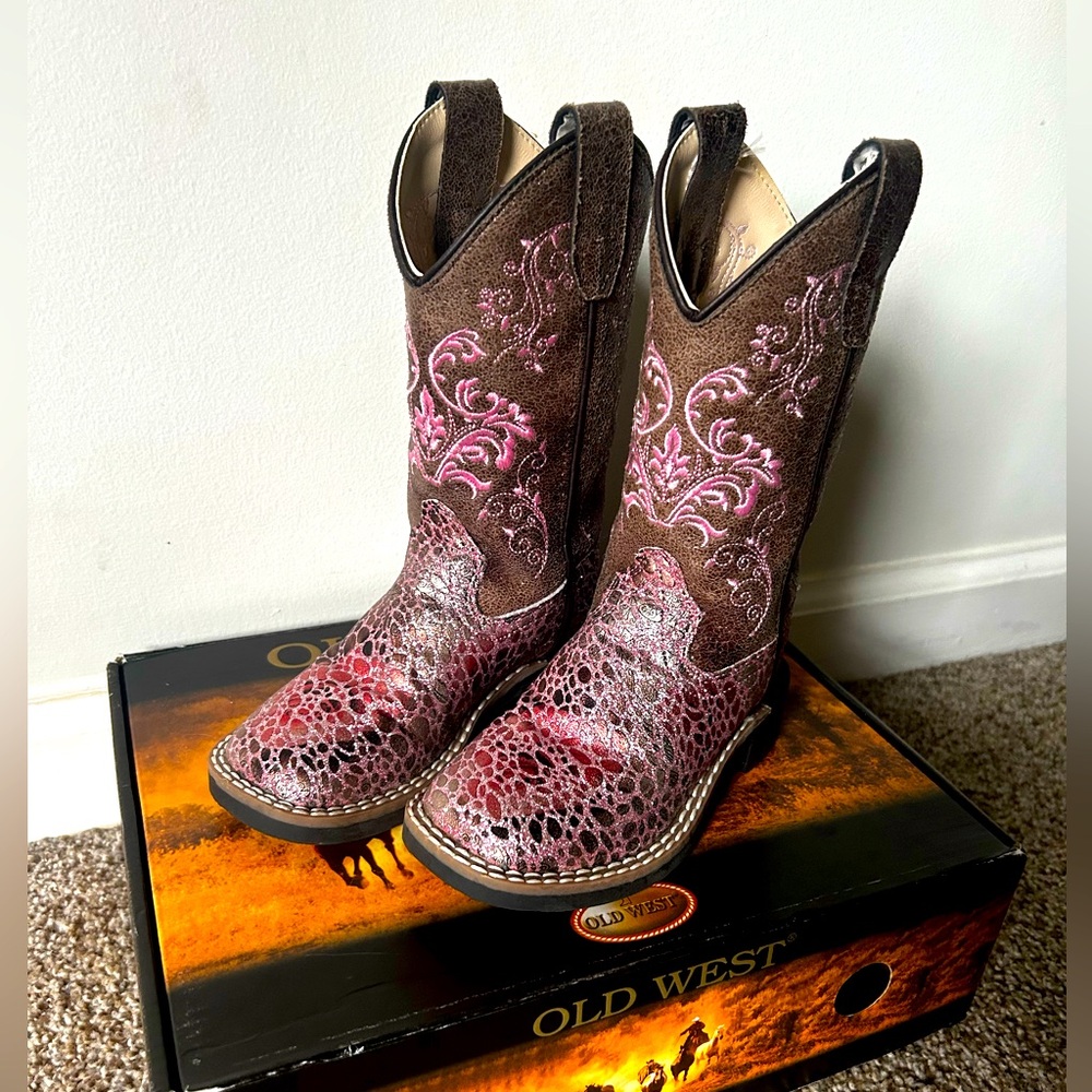 Old west girls cowboy boots 8.5